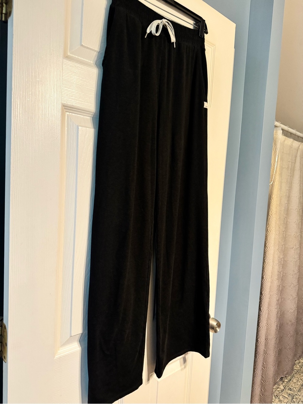 Vuori Halo Essential Wide Leg Pants Black - Picture 4 of 8